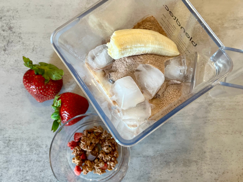 chocolate berry smoothie bowl ingredients