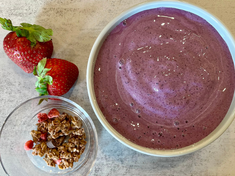 chocolate berry smoothie bowl